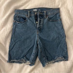 Old Navy Extra High-Waisted Sky Hi Cut-Off 7-inch
